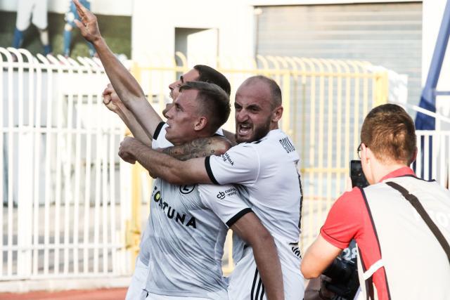 李添荣30分上海不敌首钢遭5连败 曾凡博10分